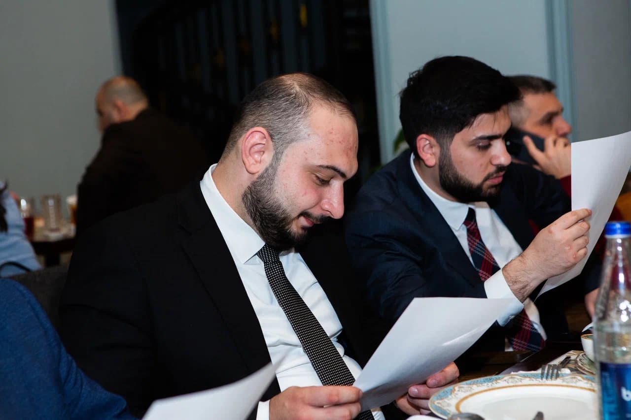 GBARU.COM üzvləri, iş adamları və şirkət rəhbərlərilə İftar yeməyi gallery image 6